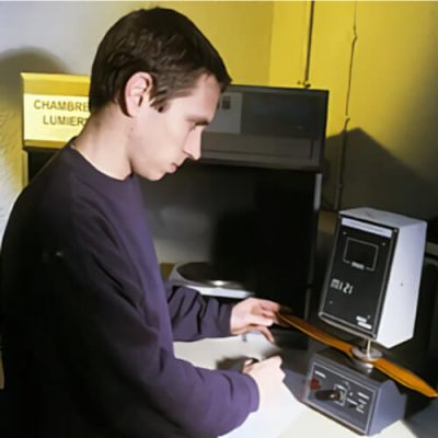 photo interieur laboratoire samuel roche 500x500 1 400x400